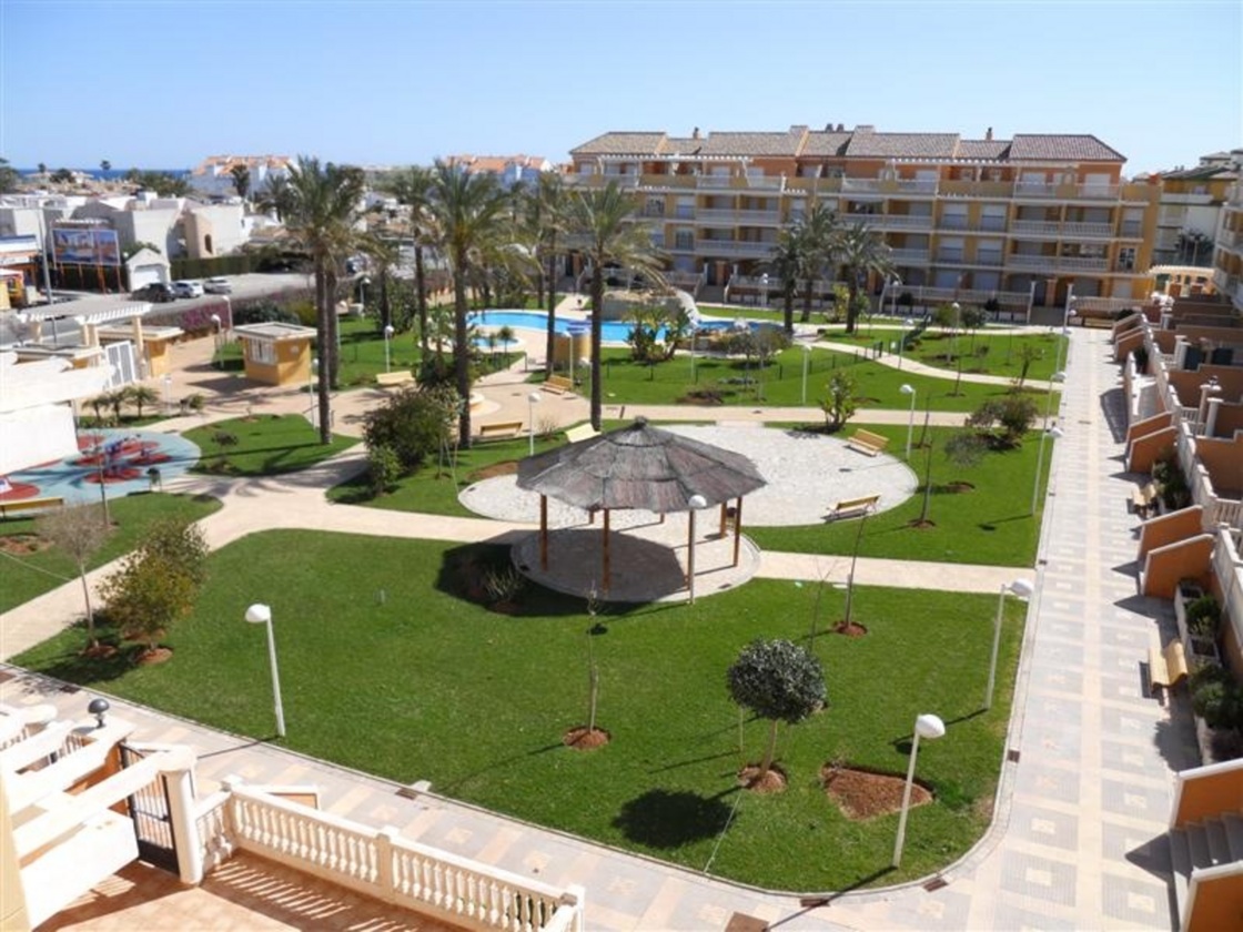 Apartamento Serviden en urbanización con piscina en la playa