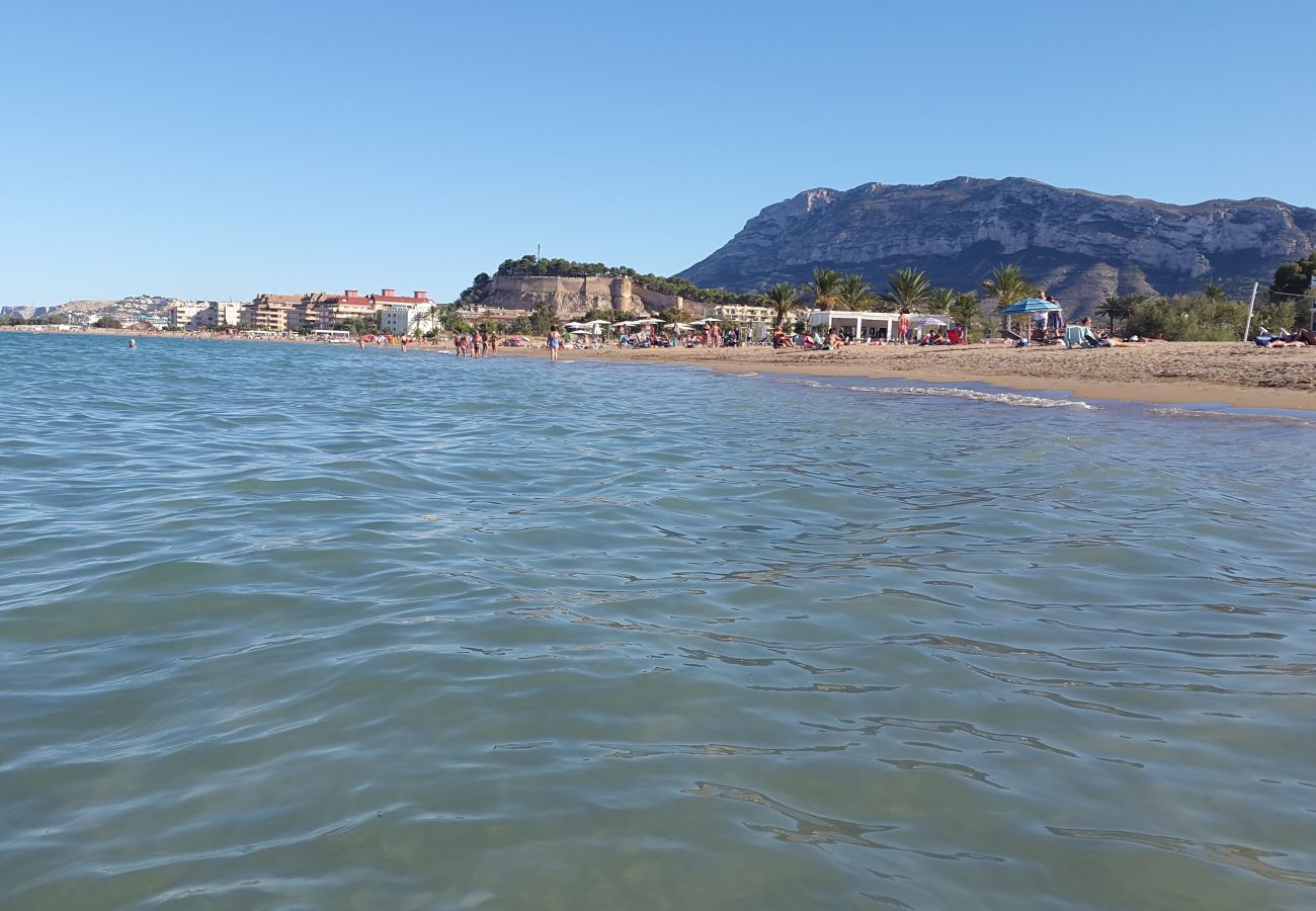 Apartamento en Denia - Apartamento en planta baja frente a la piscina y en primera linea de playa