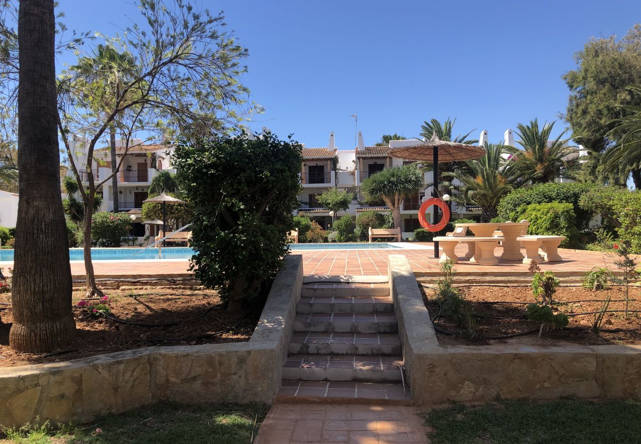 Apartamento en Denia - Apartamento en planta baja frente a la piscina y en primera linea de playa