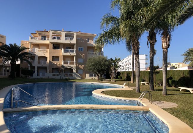 Apartamento en Denia - Amplio apartamento en urbanizacion con piscina y parking