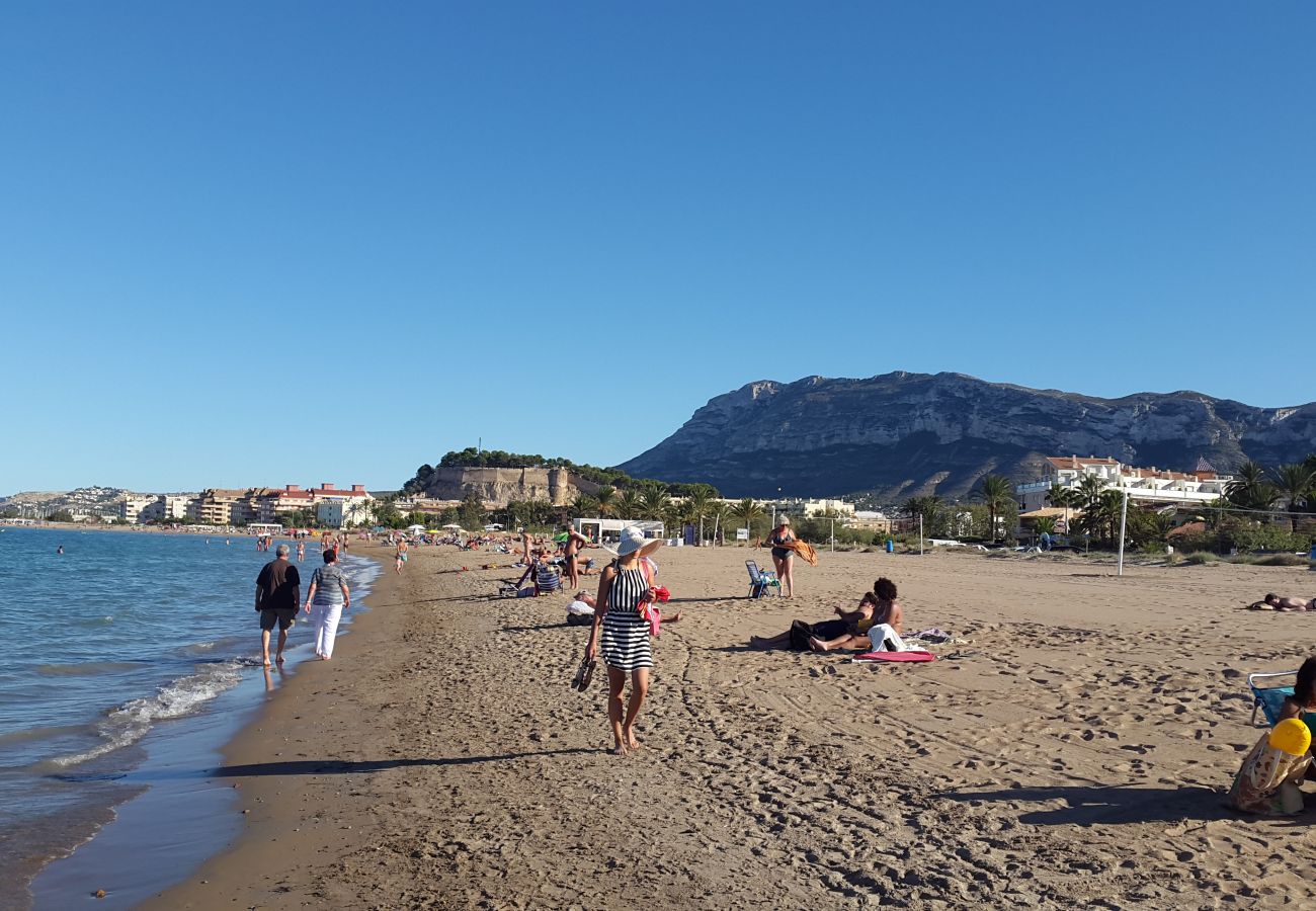 Apartamento en Denia - Apartamento frente a la playa muy cerca de Denia