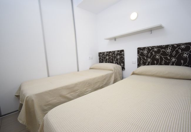 Estudio en Benidorm - CABALLOS 2D (ESTUDIO) Estudio en Benidorm - CABALLOS 2D (ESTUDIO)